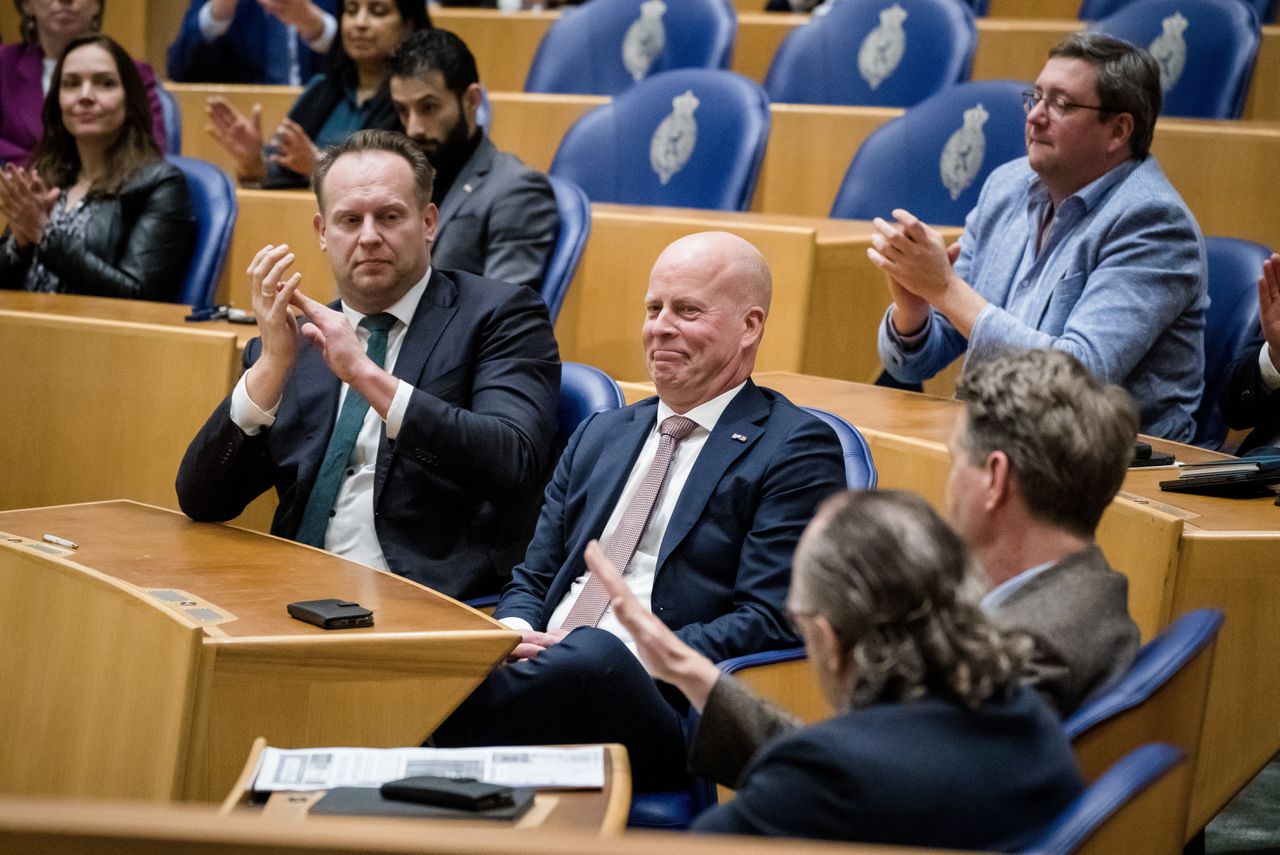 CDA-Kamerlid Raymond Knops, tijdens zijn afscheid in de Tweede Kamer. De voormalig staatssecretaris van Binnenlandse Zaken en Koninkrijksrelaties wordt bestuursvoorzitter van de Nederlandse Industrie voor Defensie en Veiligheid.