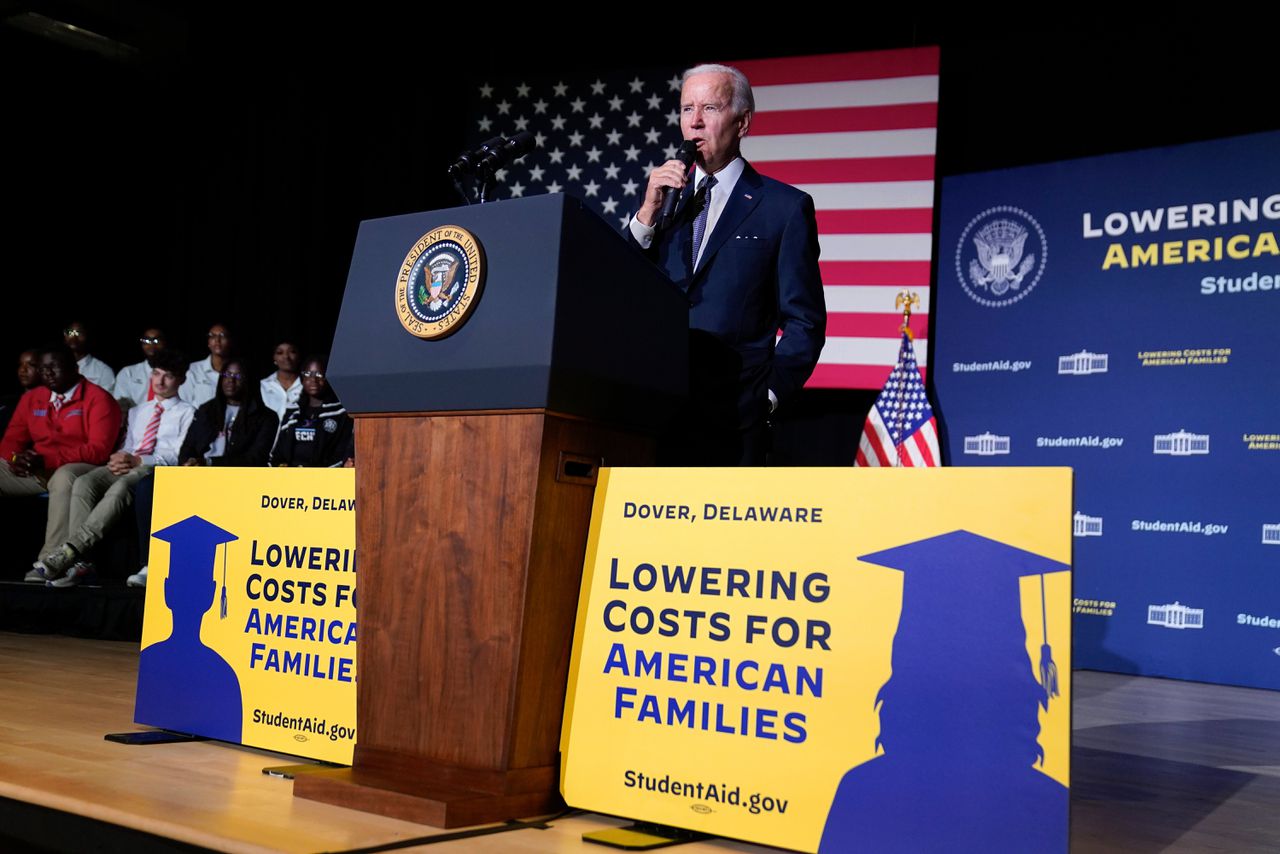 President Joe Biden wil het opleidingsniveau in de VS verhogen, en (oud-)studenten bevrijden van de stress van hun studieschulden. Kwijtschelding is echter omstreden.