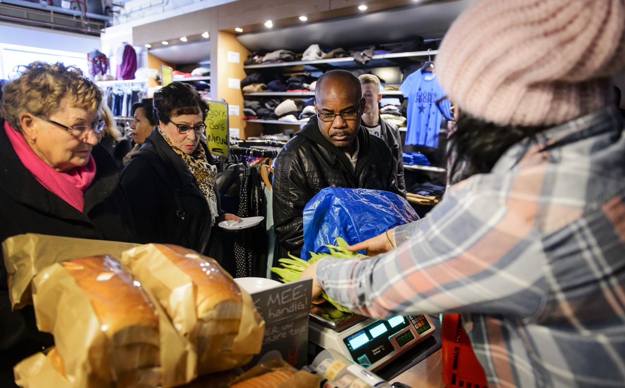 De afname van de inflatie, die het CBS woensdag meldt, vertaalt zich niet in een goedkoper bonnetje aan de supermarktkassa.