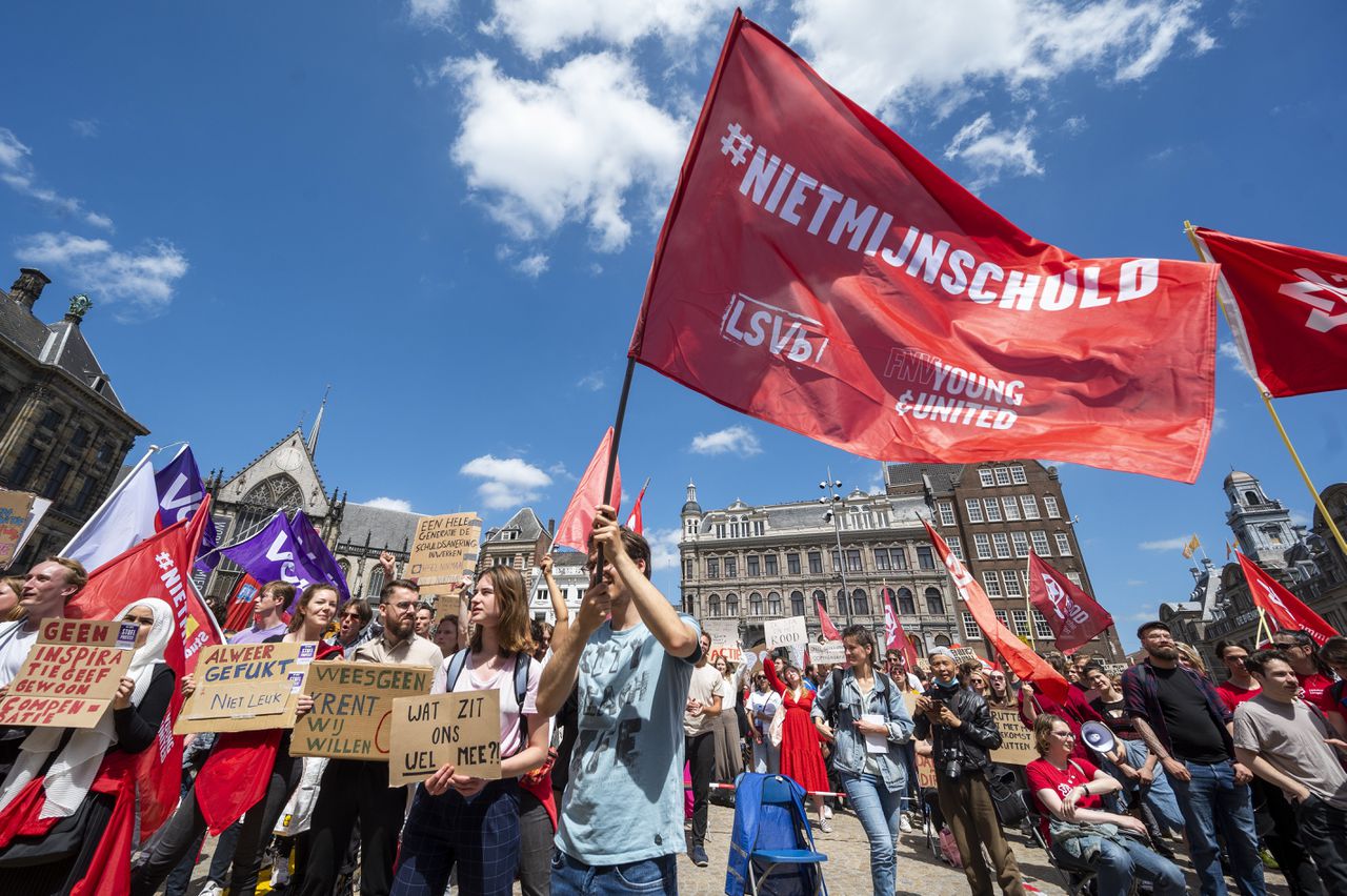 Studentenprotesten op de Dam voor een ruimere basisbeurs.