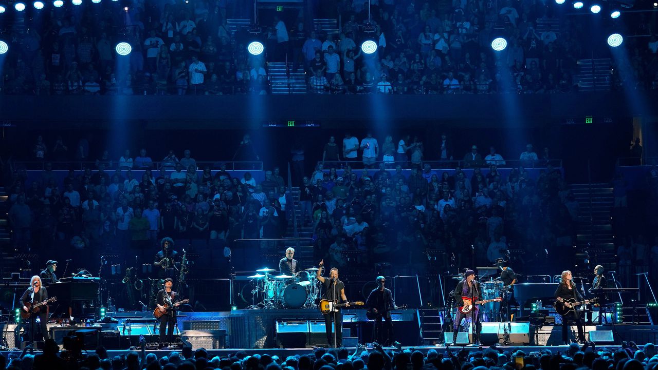 Bruce Springsteen en de E Street Band, tijdens de opening van hun laatste wereldtournee, 1 februari in Tampa, Florida.