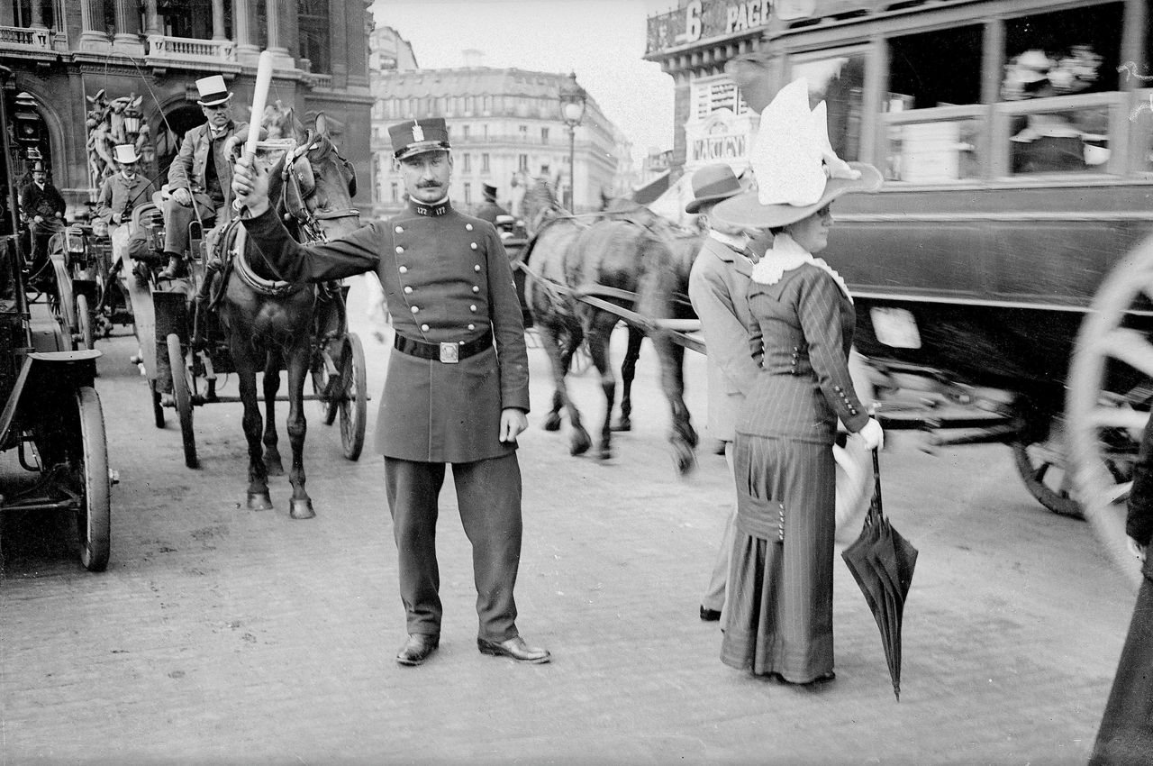 Politieman in Parijs, circa 1900 Foto ND / Roger Viollet, Getty Images