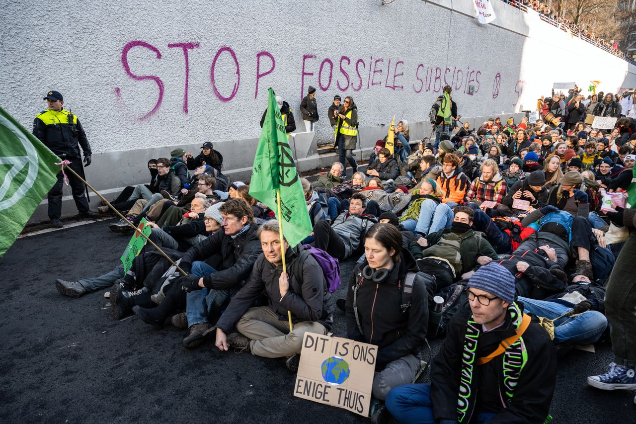 Honderden klimaatbetogers hebben de A12 bezet bij de actie eind januari.