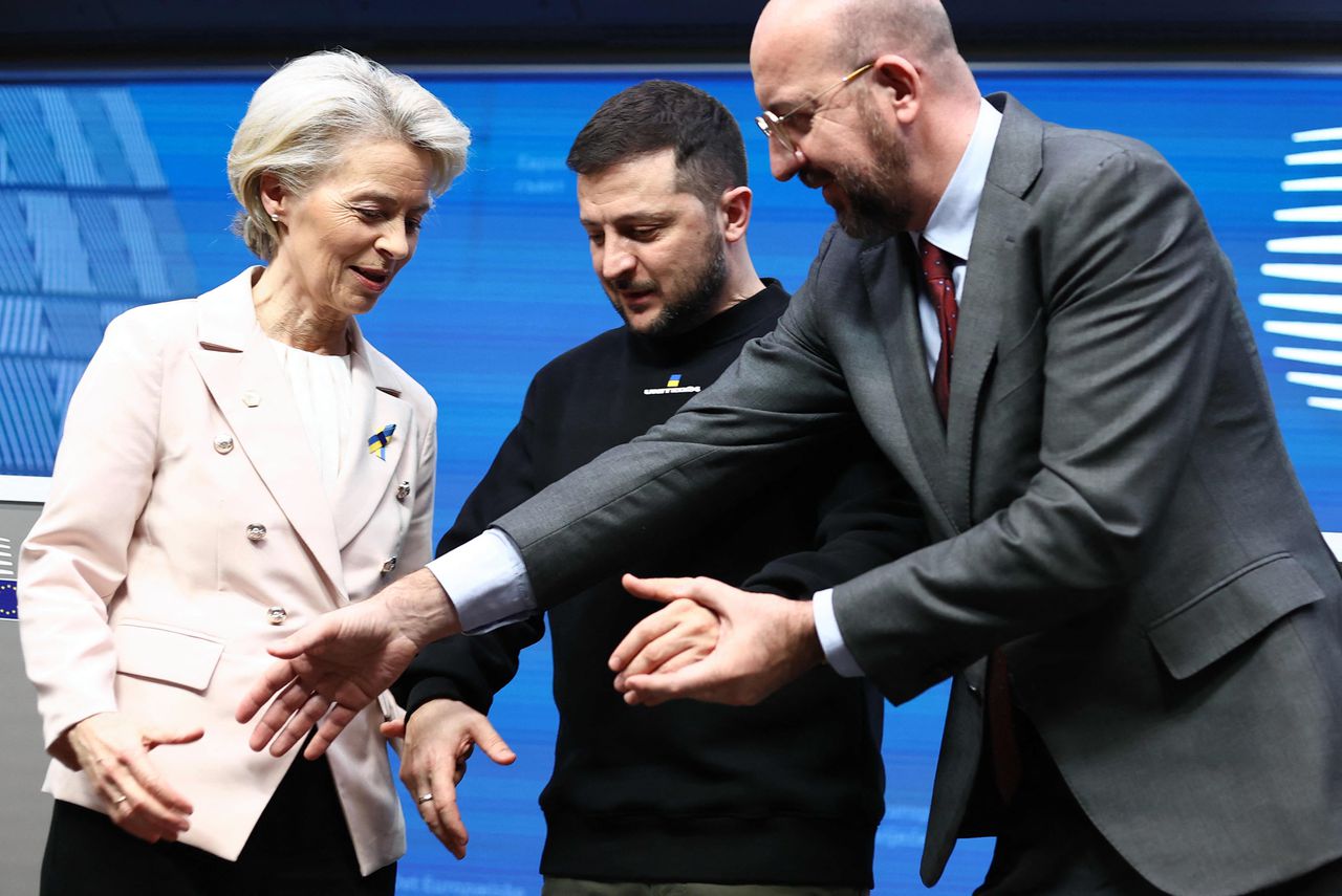 Von der Leyen, Zelensky en Michel bij de persconferentie in Brussel.