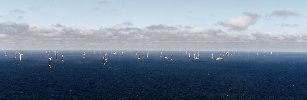 Windturbines van het windpark BARD Offshore, ​​100 kilometer ten noordwesten van het Duitse eiland Borkum in de Noordzee.