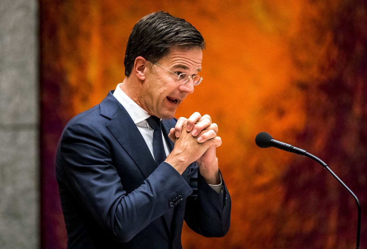 Mark Rutte biedt tijdens een debat in de Tweede Kamer over de gaswinning in Groningen excuses aan. Foto Remko de Waal/ ANP