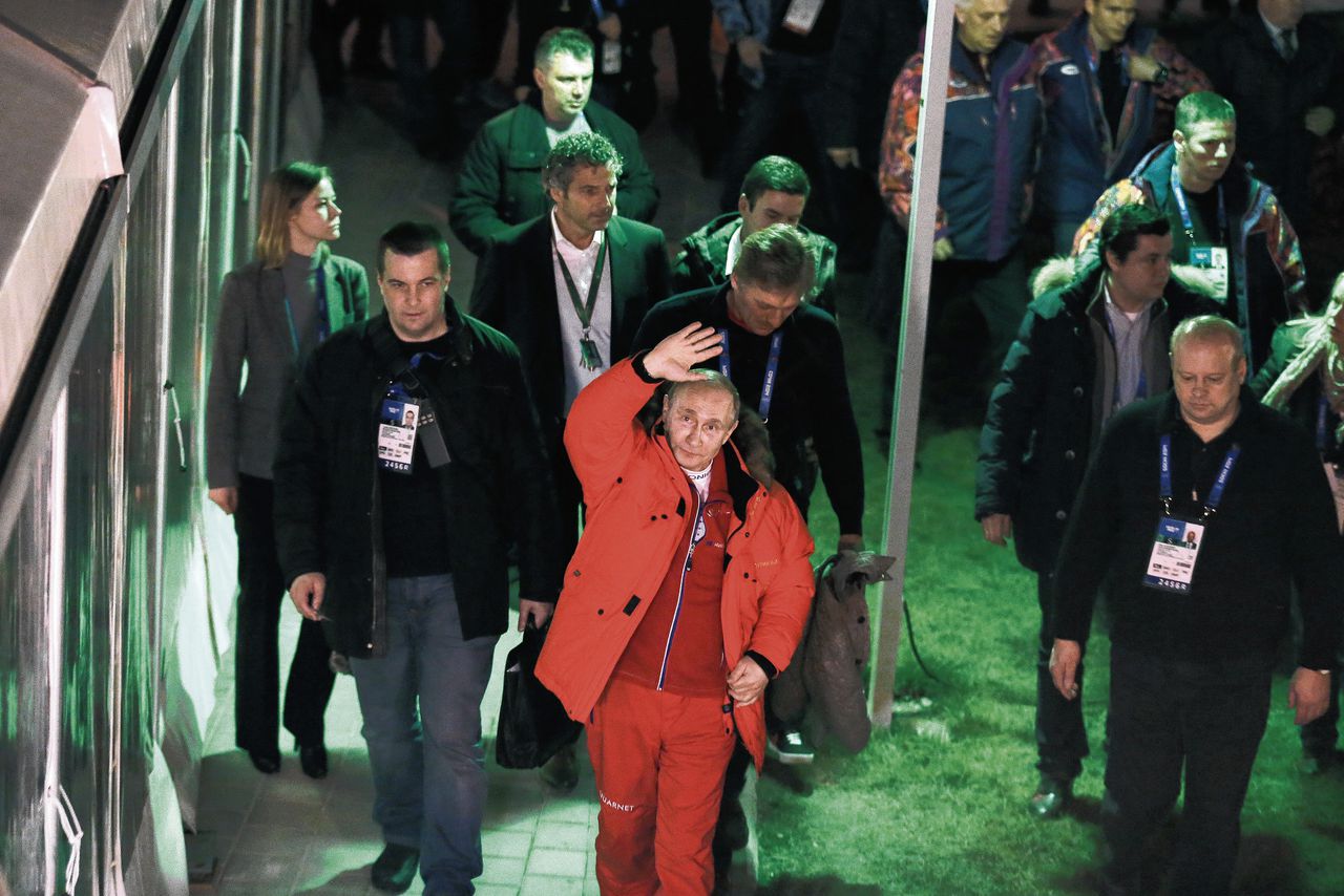 Vladimir Poetin op bezoek in het Holland Heineken House tijdens de Olympische Winterspelen in Sotsji van 2014.