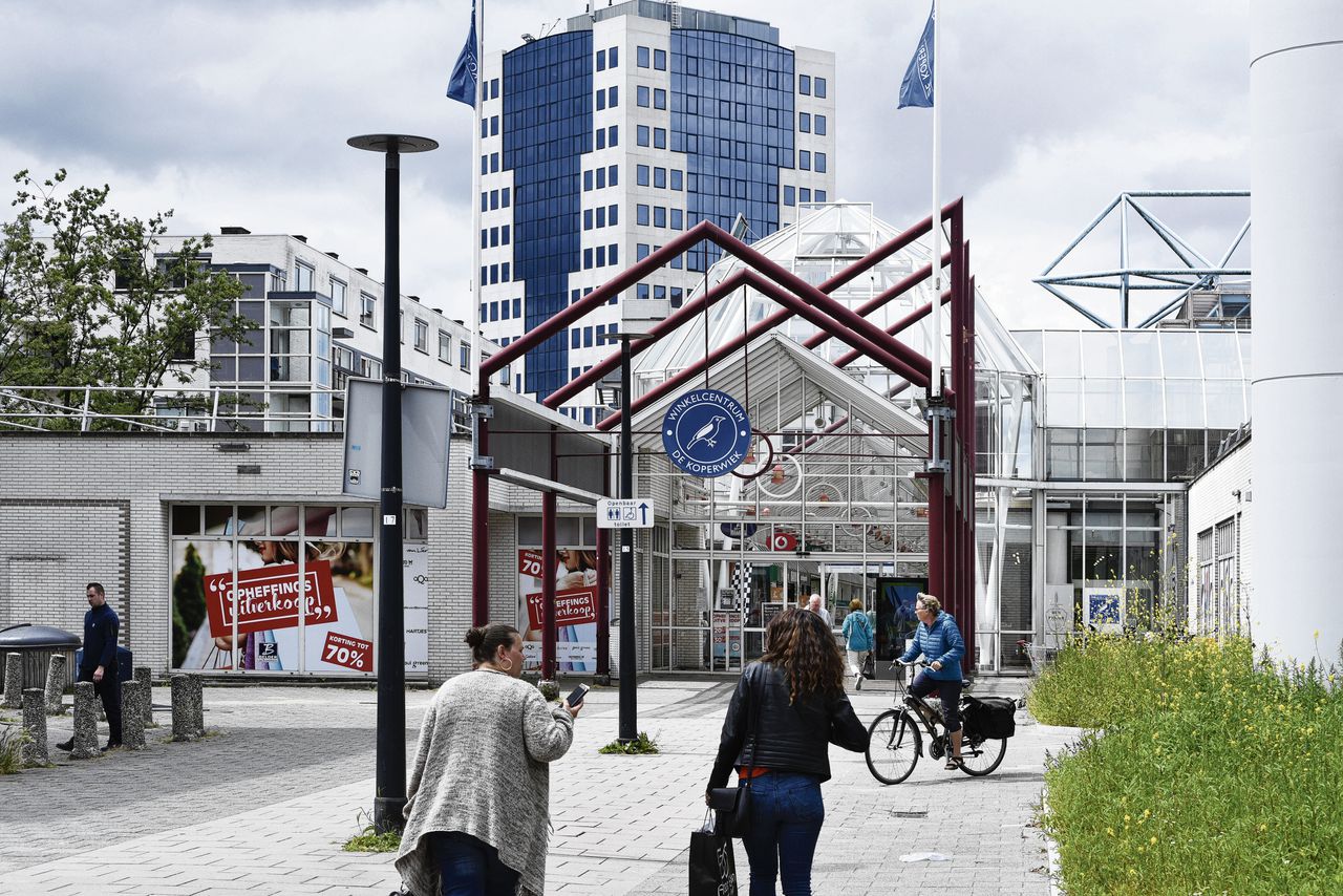 Winkelcentrum de Koperwiek in Capelle aan den IJssel. Voor dit jaar staat een transformatie van het winkelcentrum op de planning.