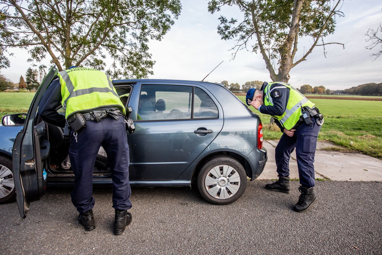 Grenscontrole door de marechaussee.