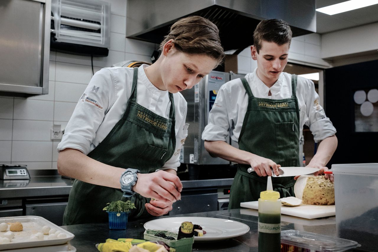 Nina Graver en Gerben de Lange. Nina: „De nieuwe generatie durft meer, omdat ze weten dat de chef niet zomaar een vervanger kan vinden.”