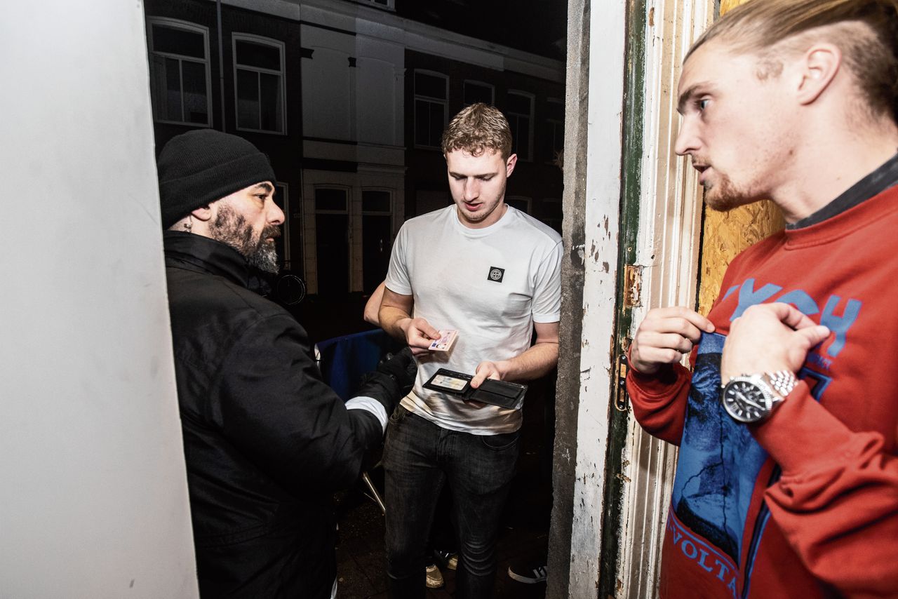 Club Freya in Nijmegen op een zaterdagavond. Alleen 21-plussers hebben toegang.