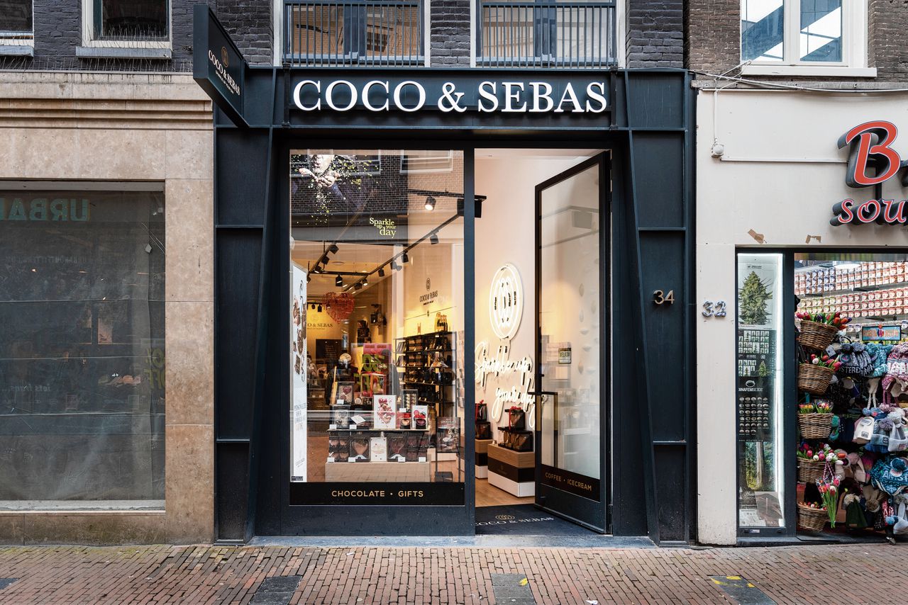 Vestiging van chocoladewinkel Coco & Sebas in de Amsterdamse Kalverstraat.