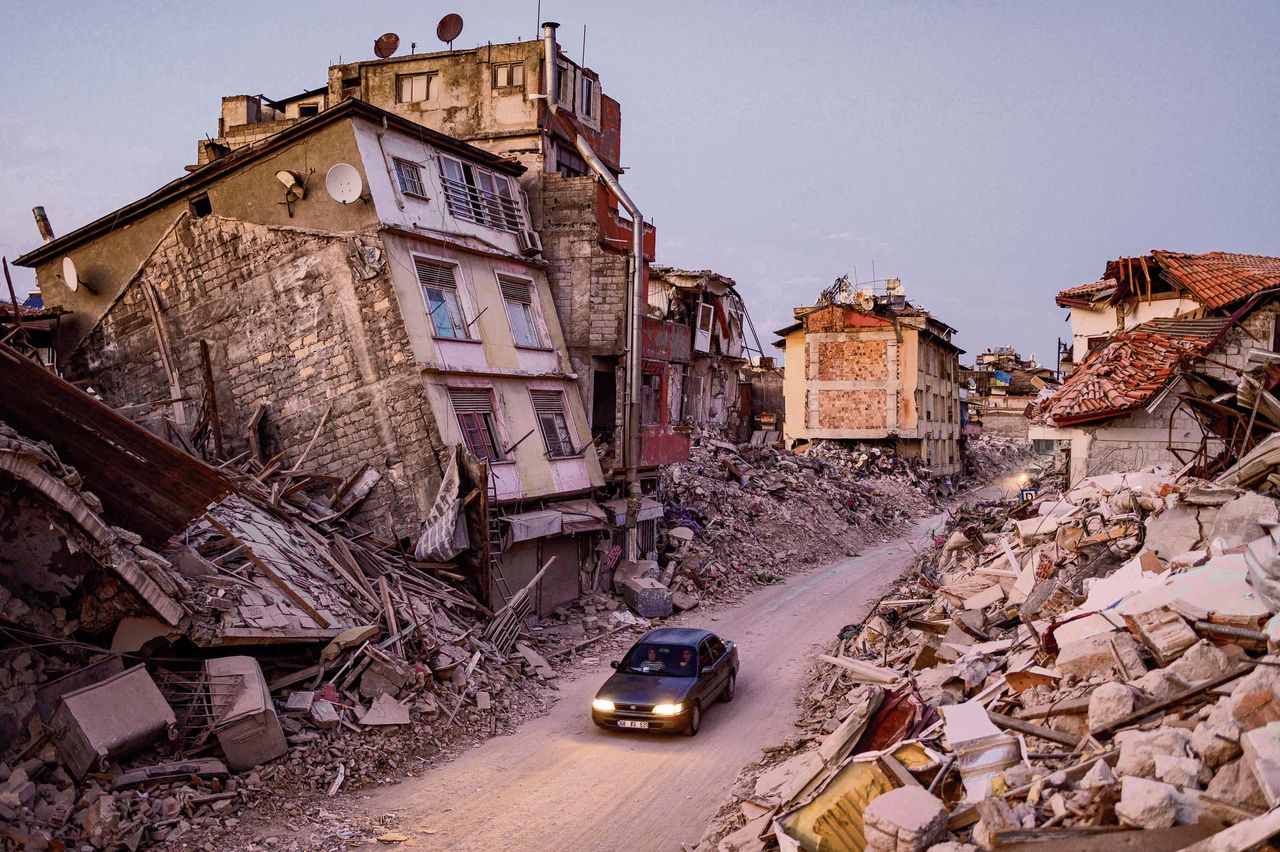 Ingestorte gebouwen in de stad Antakya, in het zuiden van Turkije.