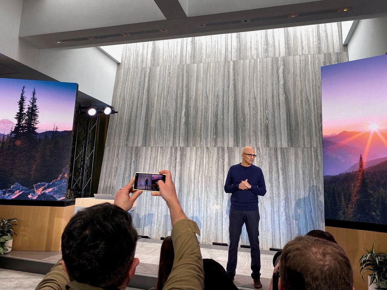 Topman van Microsoft Satya Nadella bij de presentatie van de nieuwe versie van Bing begin februari.