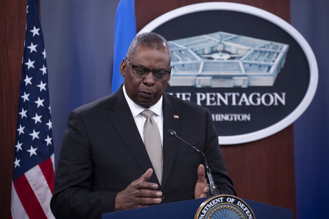 De Amerikaanse minister van Defensie, Lloyd Austin, tijdens een persconferentie in het Pentagon in november 2022.