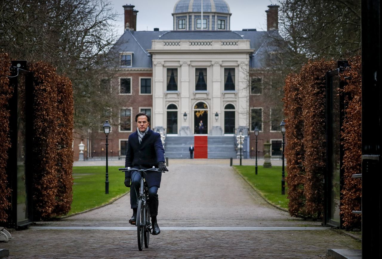 Premier Rutte na het aanbieden van het ontslag van zijn kabinet om de Toeslagenaffaire op paleis Huis ten Bosch, in januari 2021.