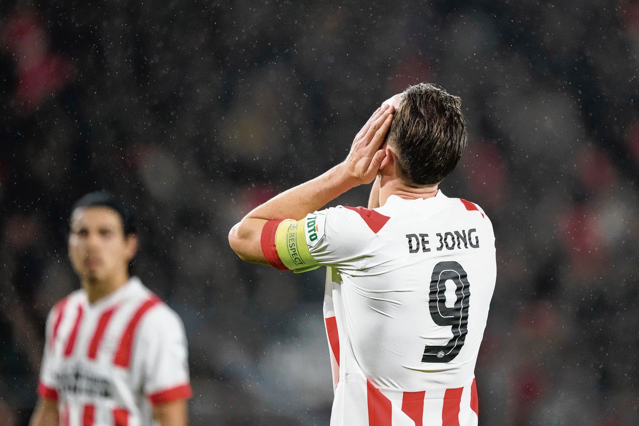 PSV-aanvoerder Luuk de Jong donderdag tijdens de wedstrijd tegen Sevilla FC (2-0) in de Europa League.