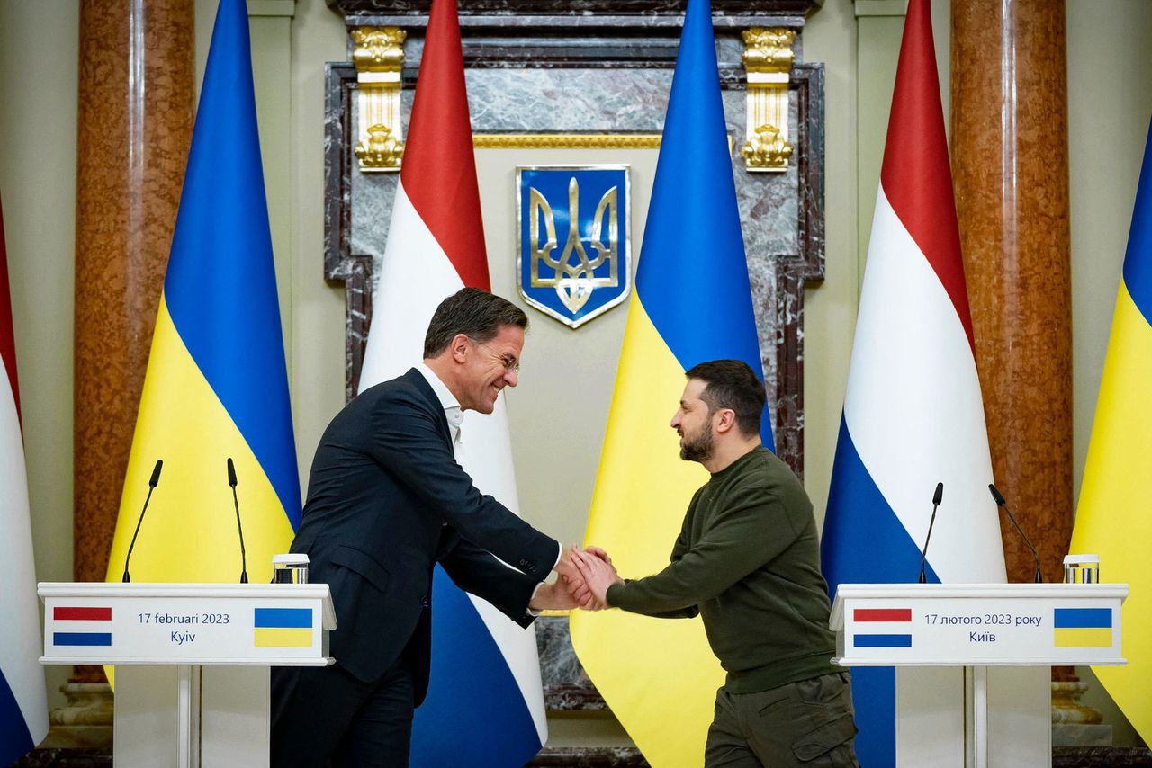 Premier Rutte met president Zelensky bij zijn bezoek aan Kiev eerder deze maand.