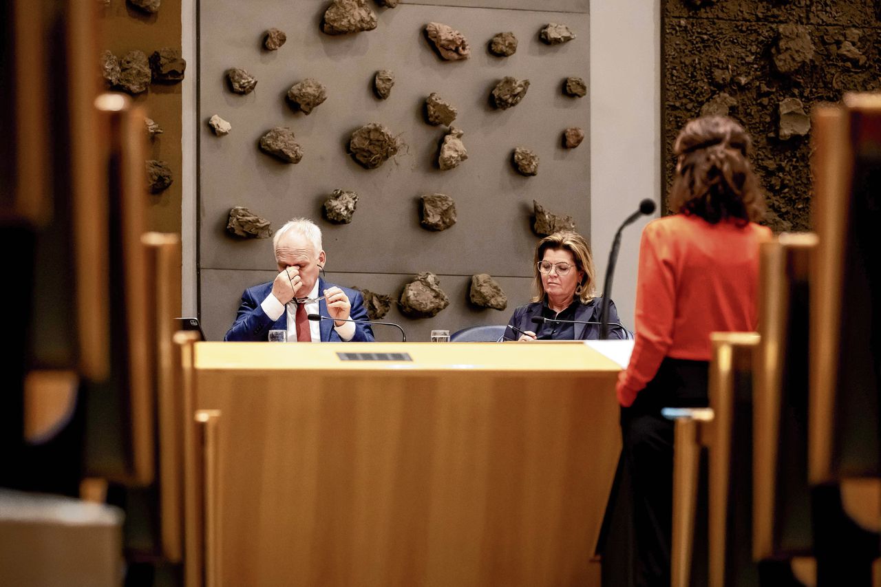 Minister Piet Adema (Landbouw, ChristenUnie) en Christianne van der Wal (Stikstof, VVD), donderdag tijdens het stikstofdebat in de Tweede Kamer.