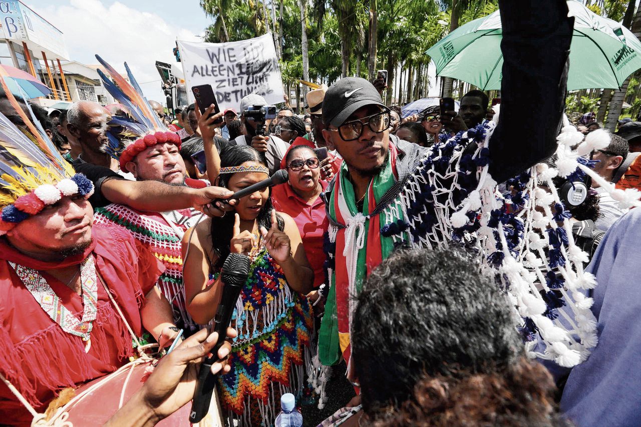 Stephano Biervliet tijdens het uit de hand gelopen protest vrijdag op het Onafhankelijkheidsplein in Paramaribo.