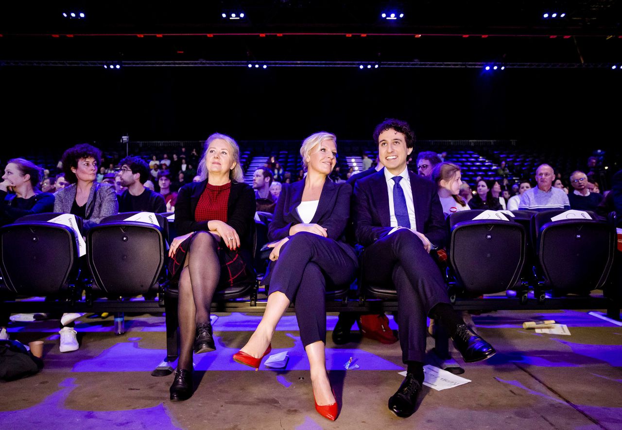 PvdA-partijvoorzitter Esther-Mirjam Sent, PvdA-leider Attje Kuiken en GroenLinks-leider Jesse Klaver zaterdag tijdens de gezamenlijke inspiratiesessie op het dubbelcongres van GroenLinks en de PvdA in de Brabanthallen. Foto SEM VAN DER WAL / ANP