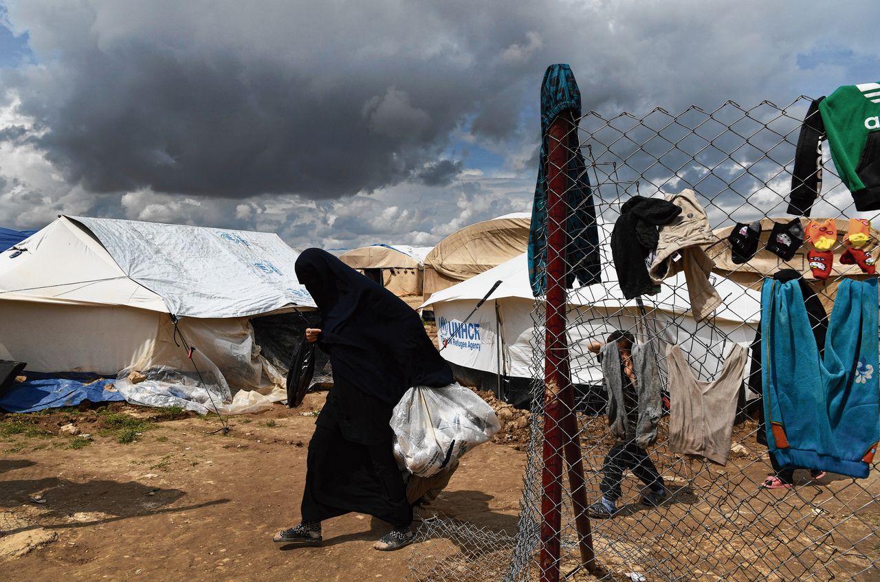 Het Koerdisch-Syrische kamp al-Hoj. Hier zaten ook de twaalf Nederlandse IS-vrouwen jarenlang zonder proces vast.