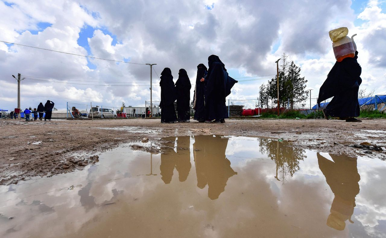 Vrouwen in een gevangenenkamp in het noordoosten van Syrië, in 2019.