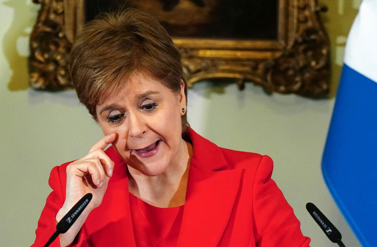 Nicola Sturgeon kondigde in de ambtswoning, Bute House, in Edinburgh aan te stoppen als premier van Schotland, na acht jaar.