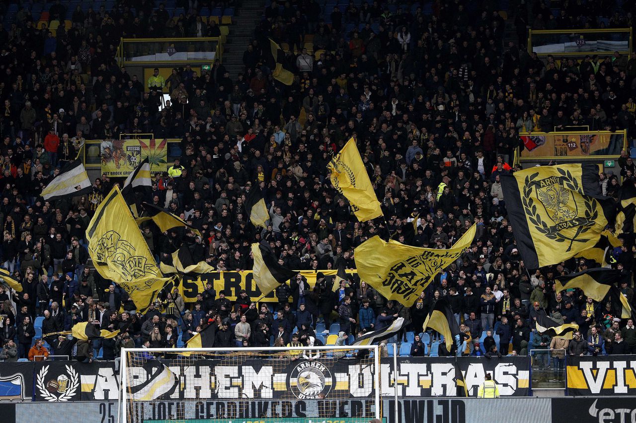 Vitesse-supporters voorafgaand aan de Eredivisiewedstrijd tussen Vitesse en FC Utrecht in het Gelredome op 12 februari 2023 in Arnhem.