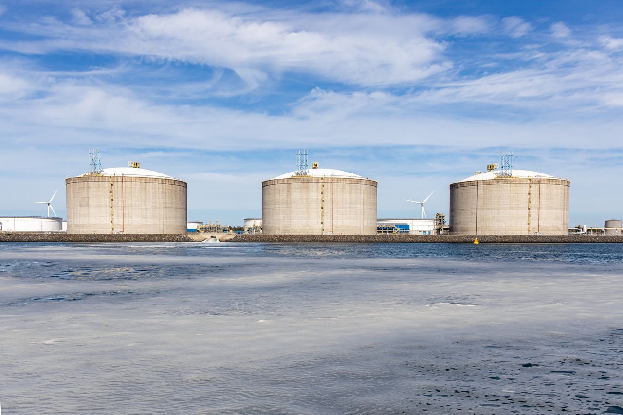 Terminal met gastanks op de Maasvlakte, een joint venture van Gasunie en Vopak.