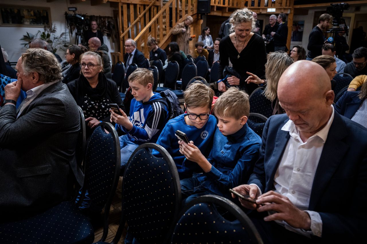 In boerderij De Diek'n in Zeereep wordt het rapport van de Parlementaire enquêtecommissie aardgaswinning Groningen gepresenteerd.