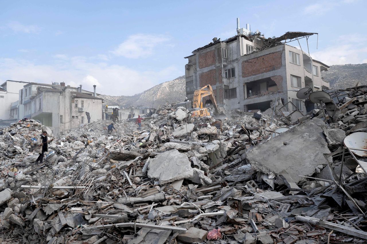 Verwoeste gebouwen in de historische stad Antakia in Turkije. Bij de aardbevingen in Turkij en Syrië kwamen meer dan 50.000 mensen om het leven.