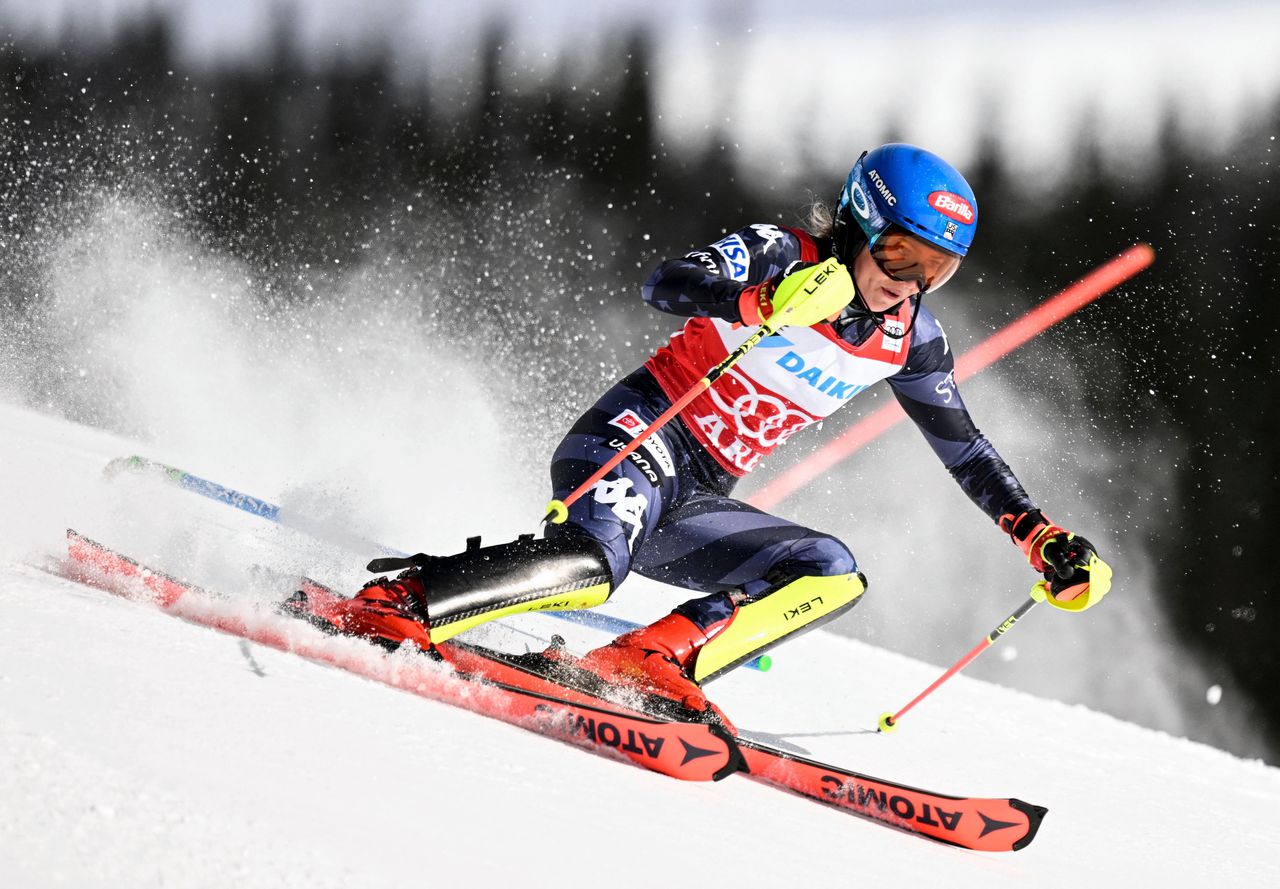 Mikaela Shiffrin won zaterdag de slalom en is daarmee de skiër met de meeste wereldbekeroverwinningen ooit.