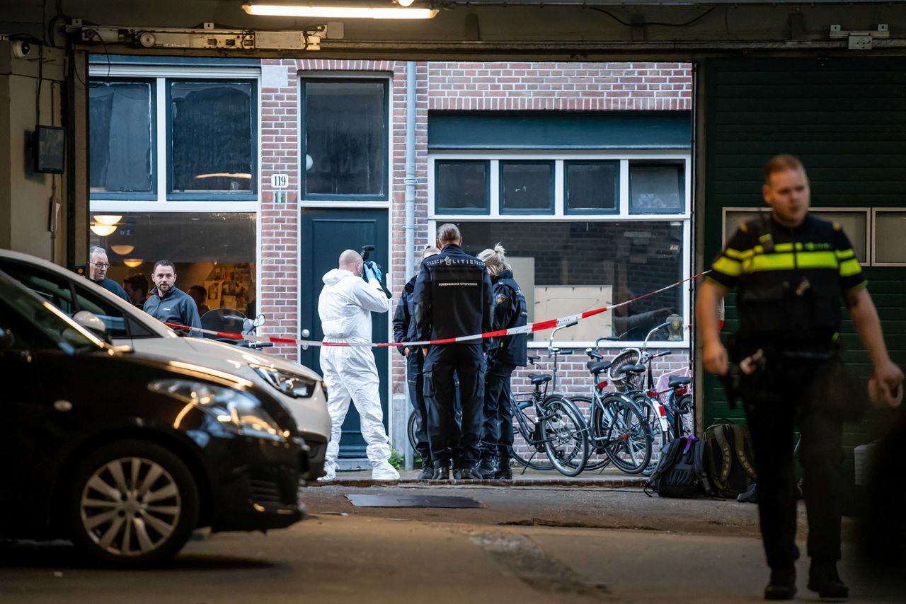 Forensische opsporing in de buurt van de Lange Leidsedwarsstraat in Amsterdam na de aanslag op Peter R. de Vries.