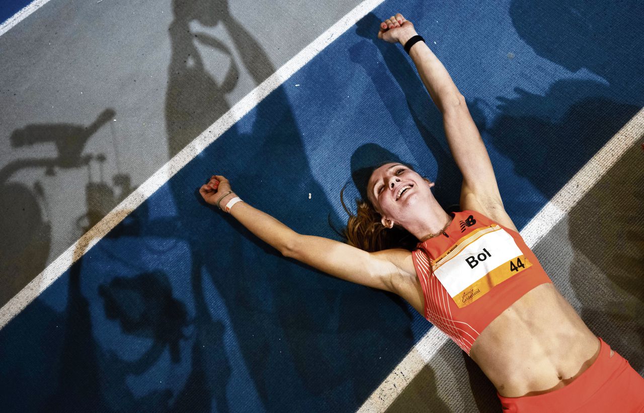 Femke Bol na haar wereldrecord op de 400 meter indoor.