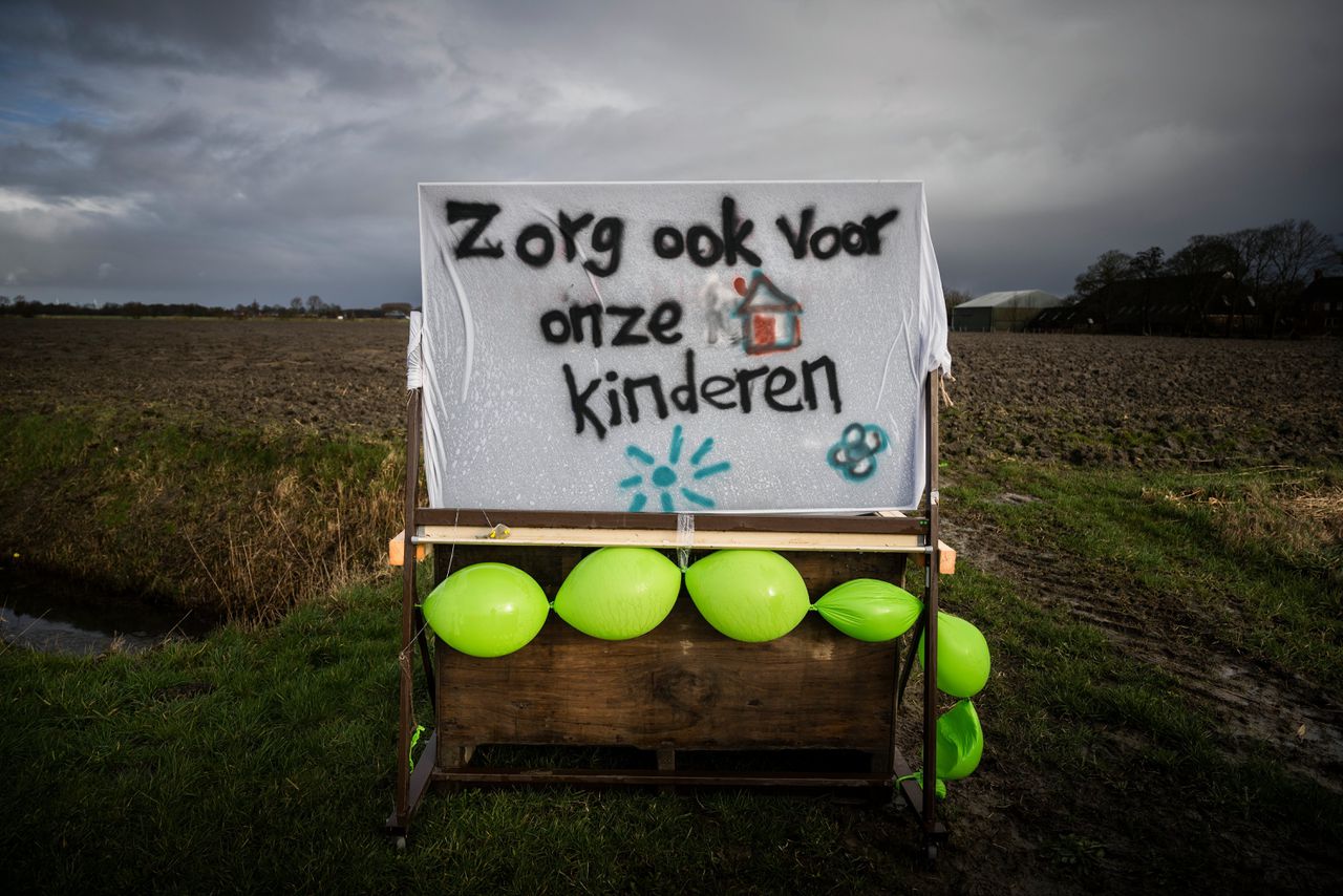 Protesten in het Groningse Zeerijp. Hier presenteerde de parlementaire enquêtecommissie in februari haar rapport.