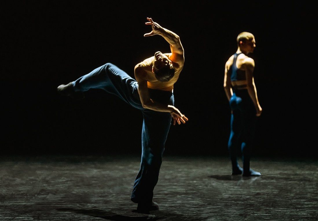 ‘About Now’ van Noé Soulier is een van de choreografieën in het driedelige programma ‘Climb the Sky’ van het Nederlands Dans Theater.