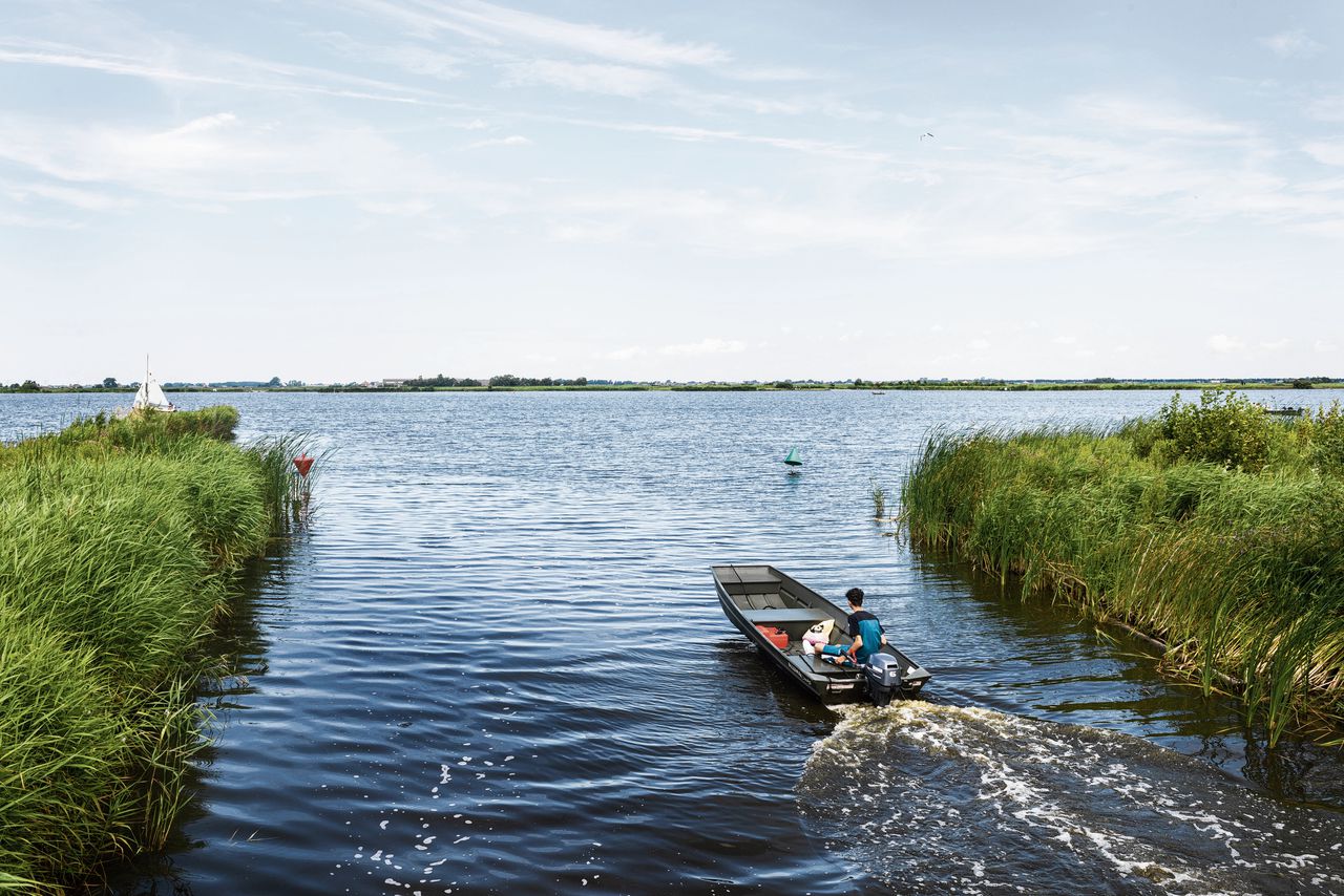 Het meer De Poel en veenweidepark De Trickel, bij Wormer.