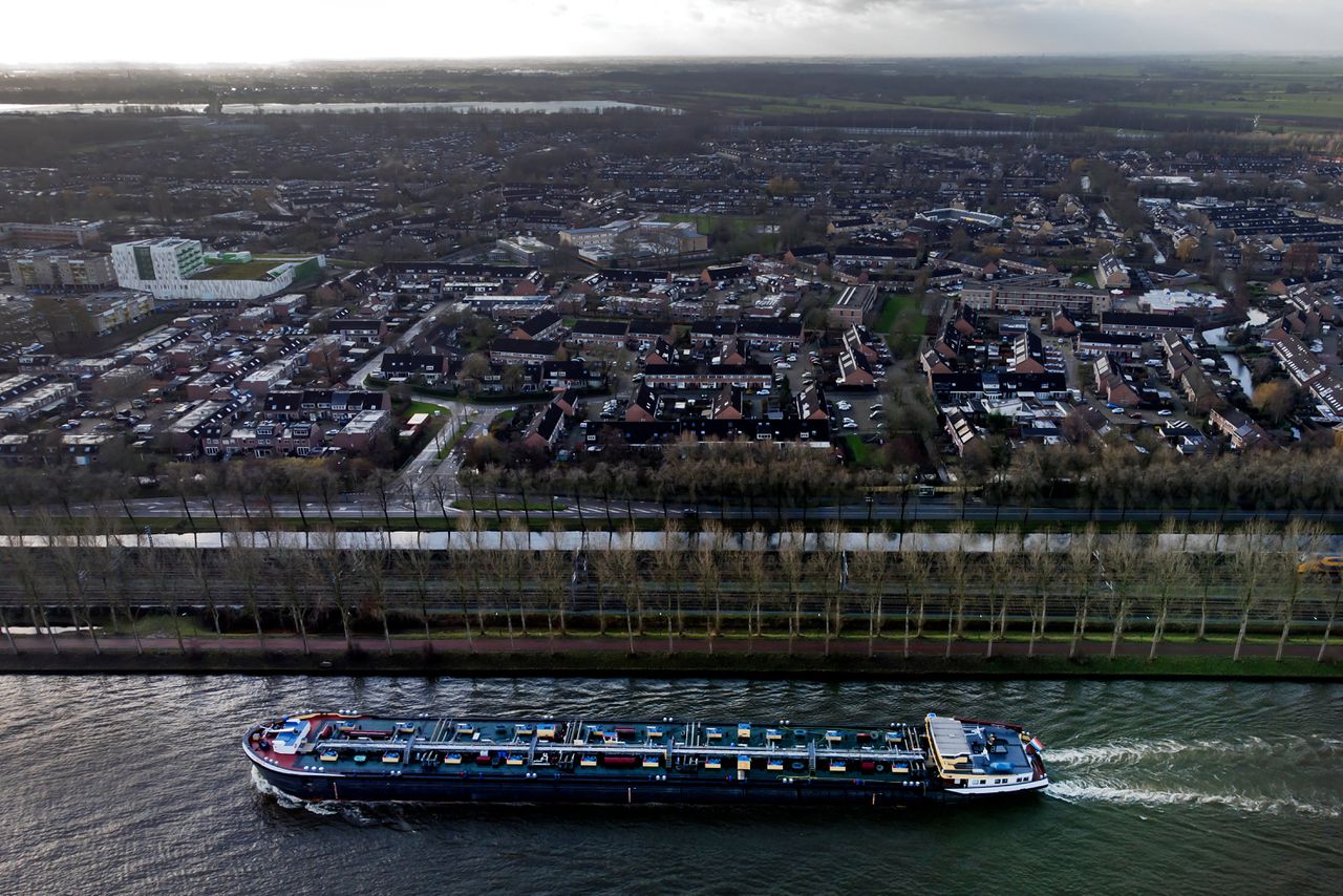 Het uiteindelijke doel is een vermindering van 80 procent uitstoot van grote schepen in 2050 ten opzichte van 2020.