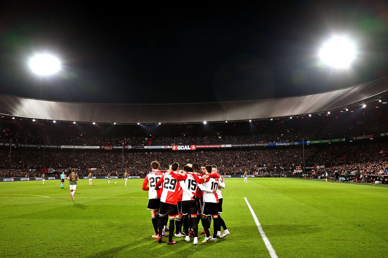 Feyenoord bereikte donderdag de kwartfinales van de Europa League na een grote overwinning, 7-1, in de Kuip tegen het Oekraïense Sjachtar Donetsk .