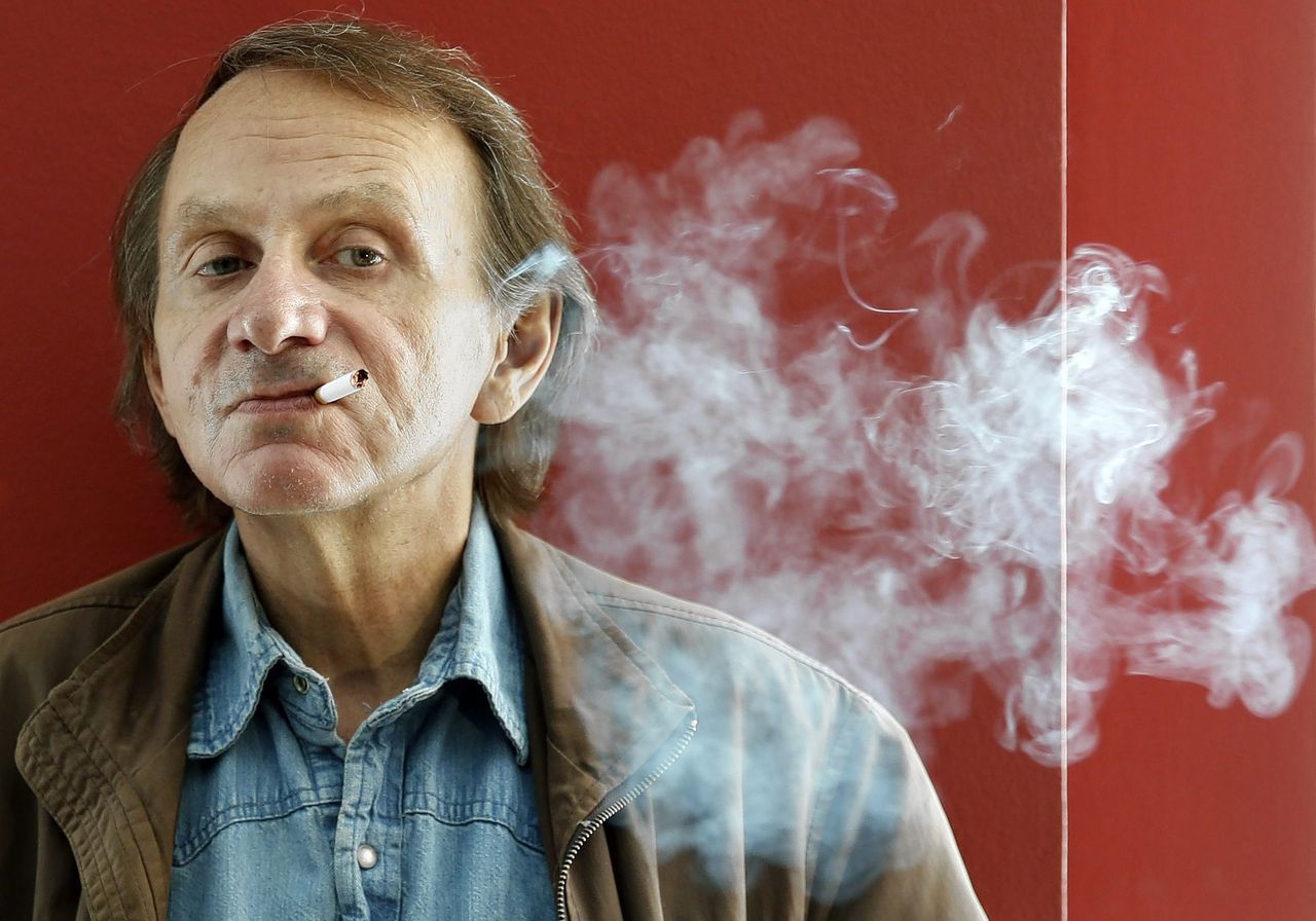 Voor de Amsterdamse rechter stelde Michel Houellebecq dat hij depressief was toen hij meewerkte aan de film.