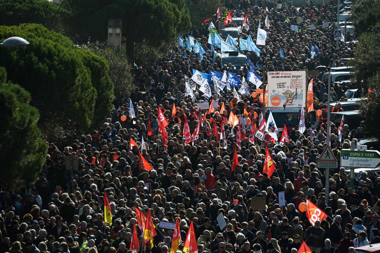 Demonstranten in Montpellier. De Franse bevolking ging de afgelopen maanden meerdere malen de straat op om hun onvrede over de pensioenplannen kenbaar te maken.