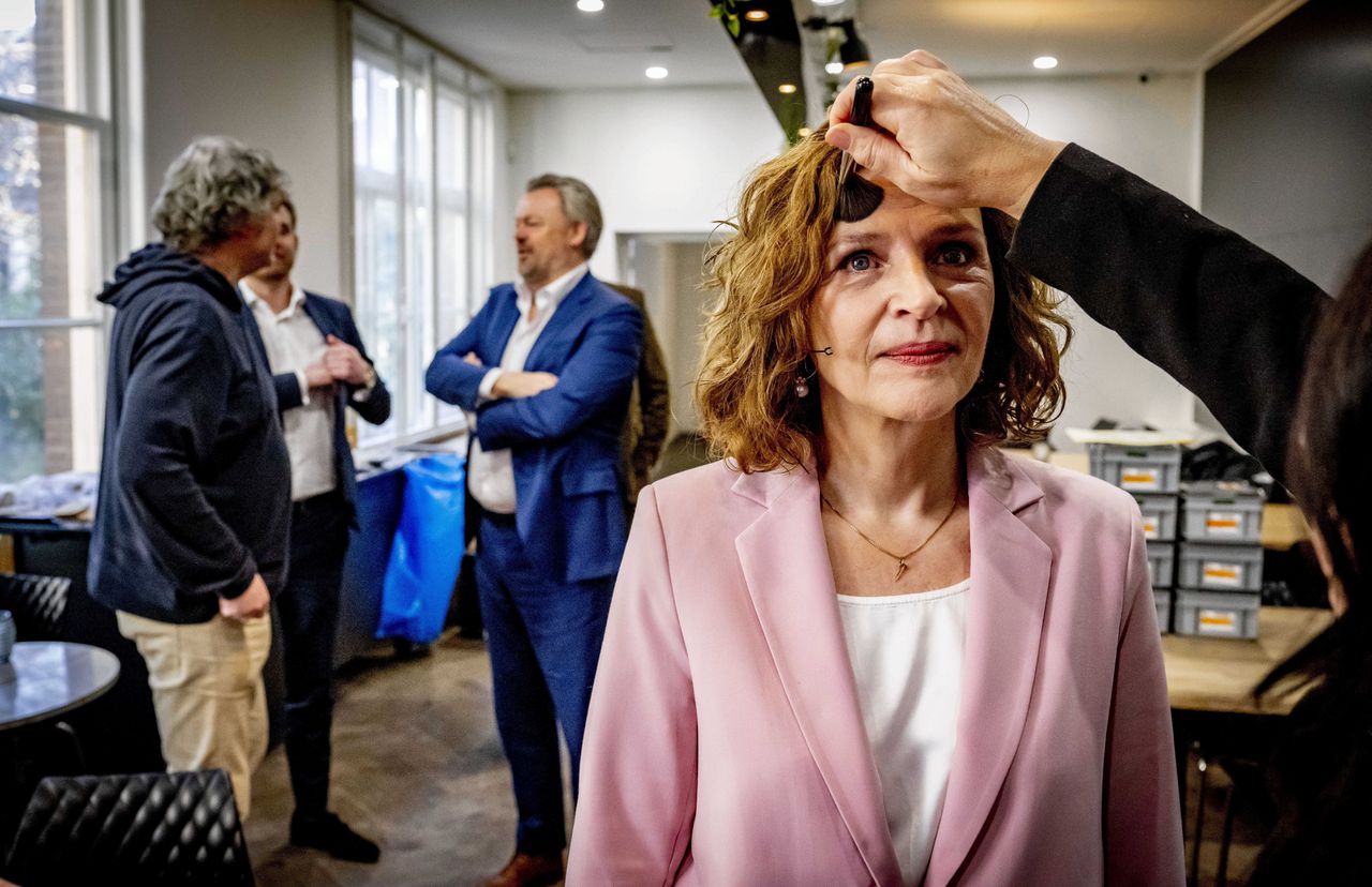 Edith Schippers (VVD) vlak voor het Grote Lijsttrekkersdebat van Omroep WNL. Politici gingen live met elkaar in debat in aanloop naar de Provinciale Statenverkiezingen.