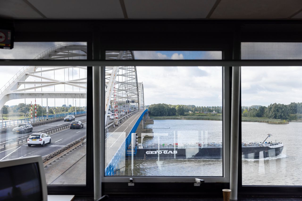 De Merwedebrug moest in 2016 in allerijl gesloten worden vanwege ‘haarscheurtjes’ in de constructie.