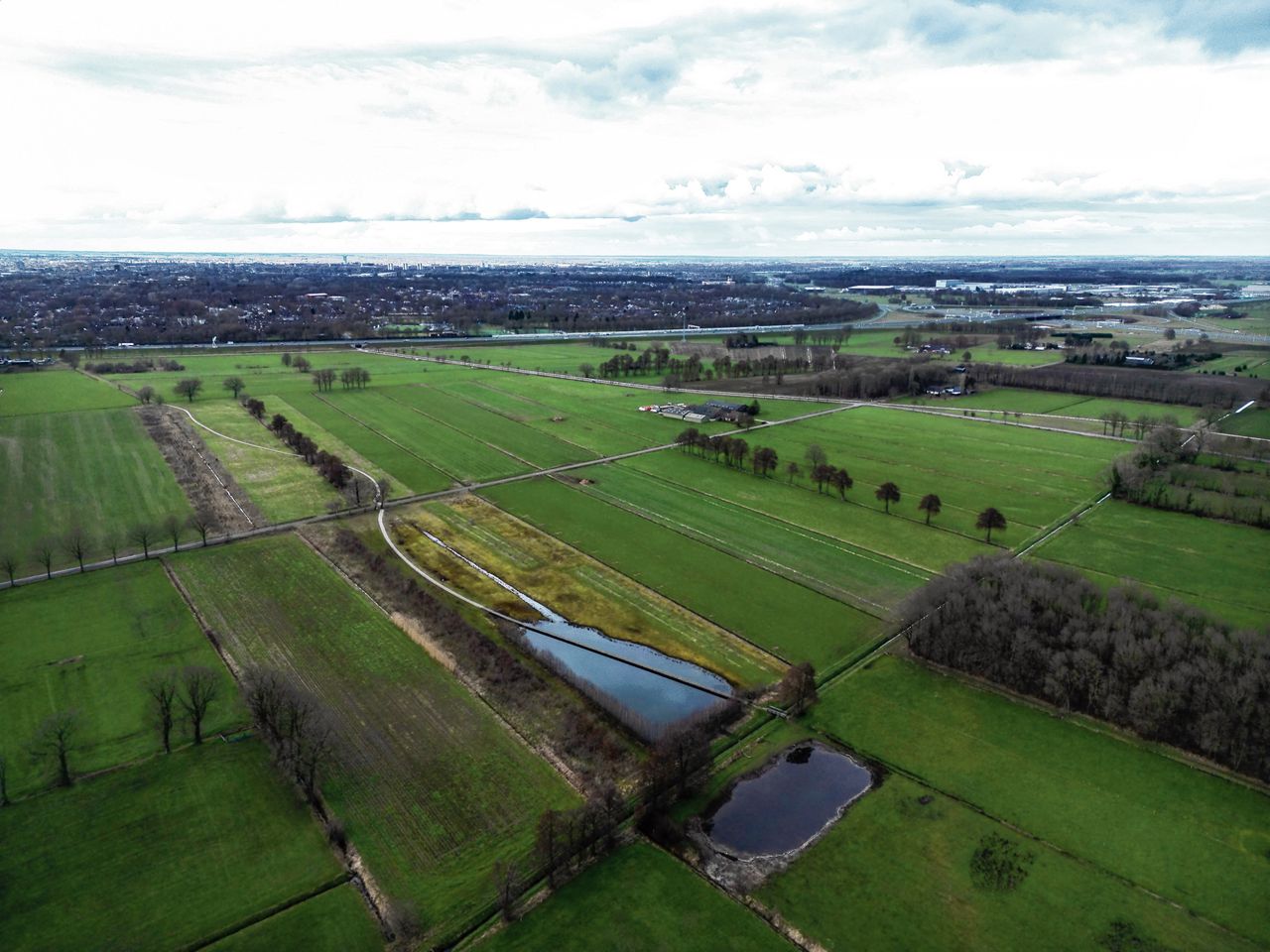 Aan de groene Zuidrand van Apeldoorn wil de gemeente buiten de ring een dorp of wijk met drie- tot vierduizend woningen ontwikkelen.