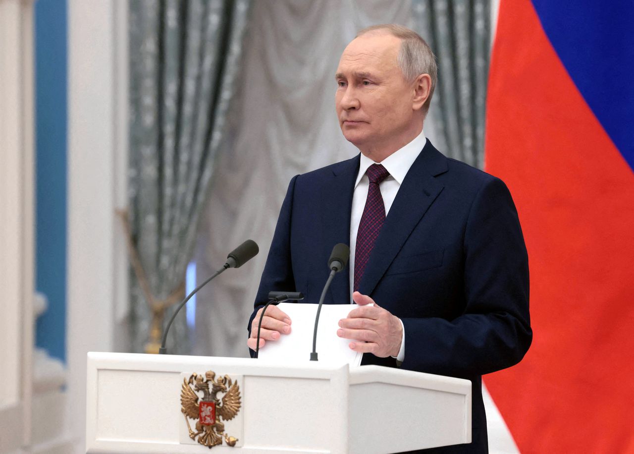 De Russische president Vladimir Poetin woont een ceremonie bij ter gelegenheid van Internationale Vrouwendag in het Kremlin in Moskou op 8 maart.