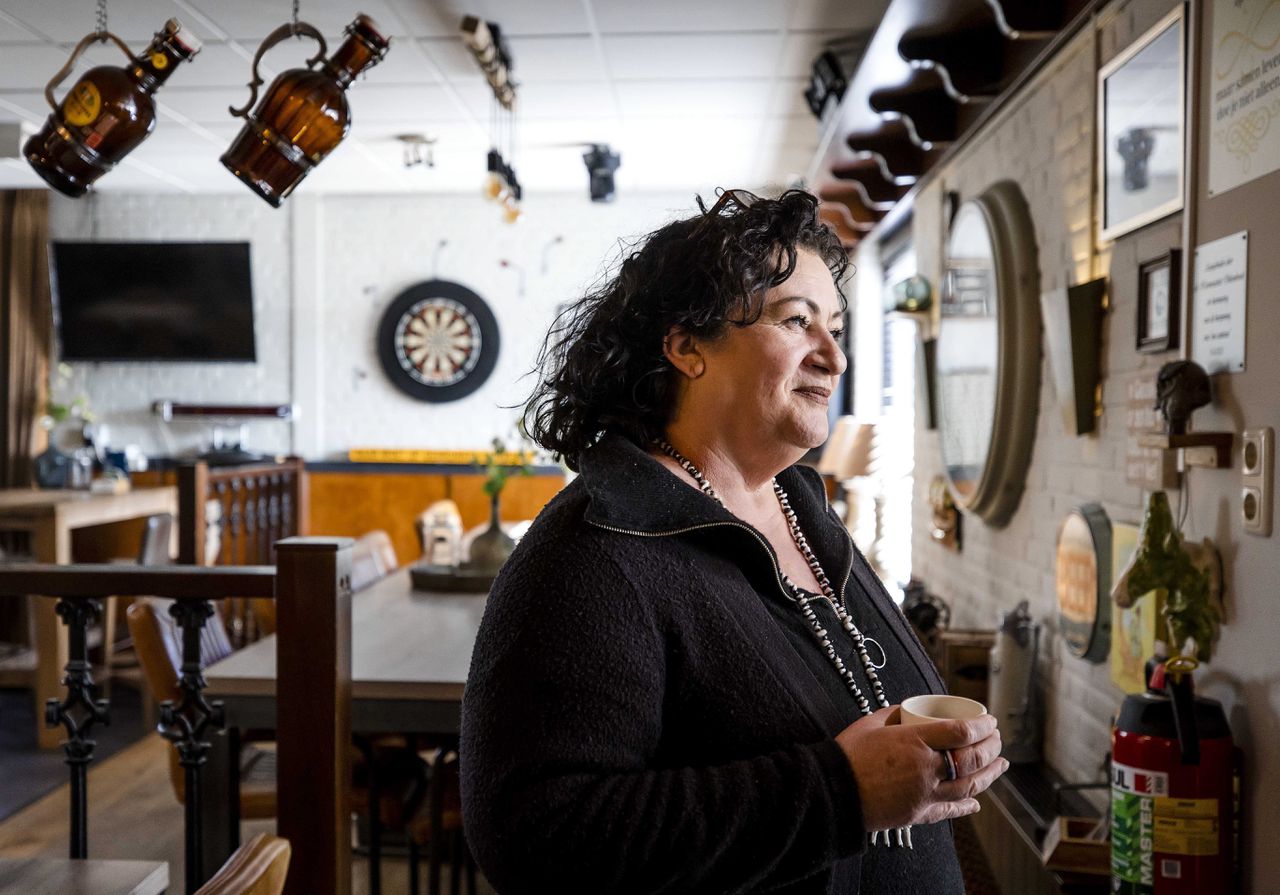 BBB-leider Caroline van der Plas na het uitbrengen van haar stem voor de Provinciale Statenverkiezingen in Dorpshuis Ons Centrum.