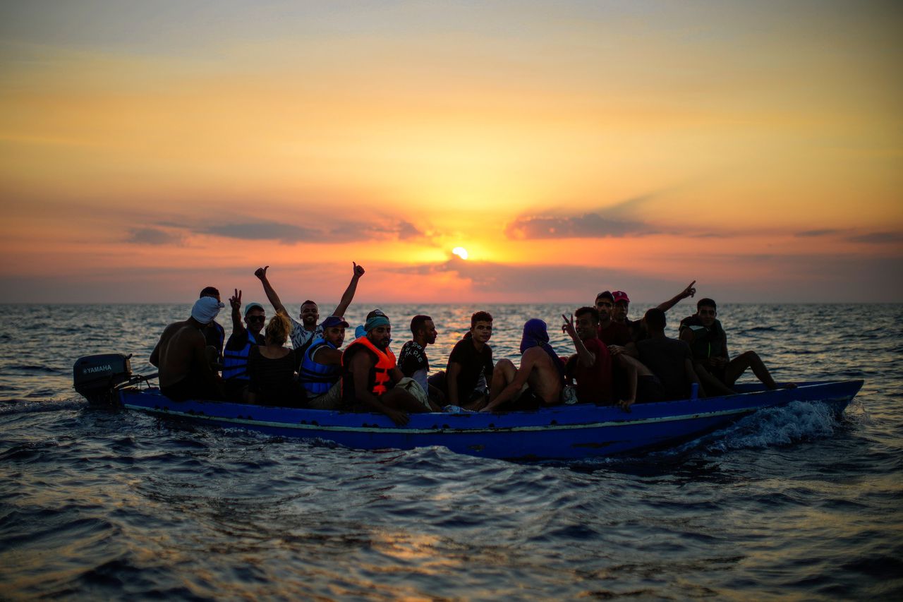 Migranten wagen in augustus vorig jaar de oversteek vanuit Tunesië naar het Italiaanse eiland Pantelleria.