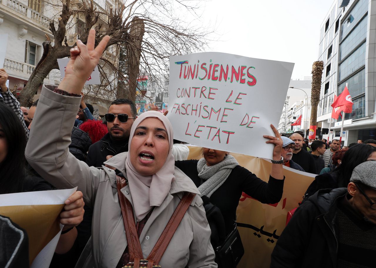 Uitspraken van president Kais Saied van Tunesië dat migranten uit landen beneden de Sahara de islamitische identiteit van zijn land in gevaar brengen, leidden tot grote protesten.