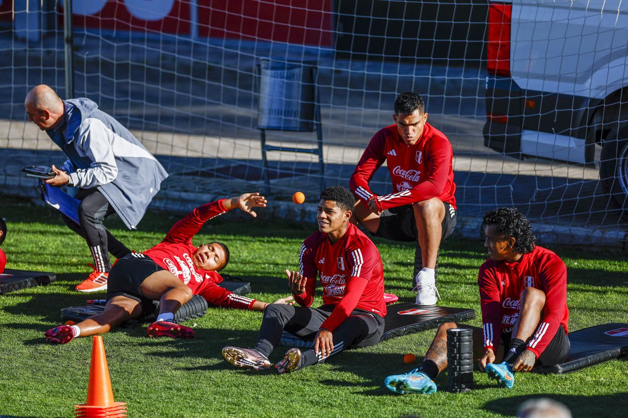 De training van het Peruaanse nationale voetbalelftal, maandag in Madrid.